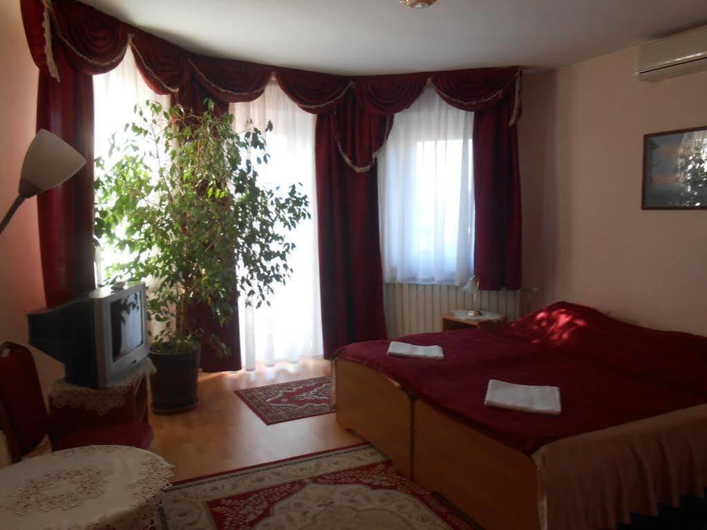Kalman Panzio Bed and Breakfast Szeged Eksteriør billede